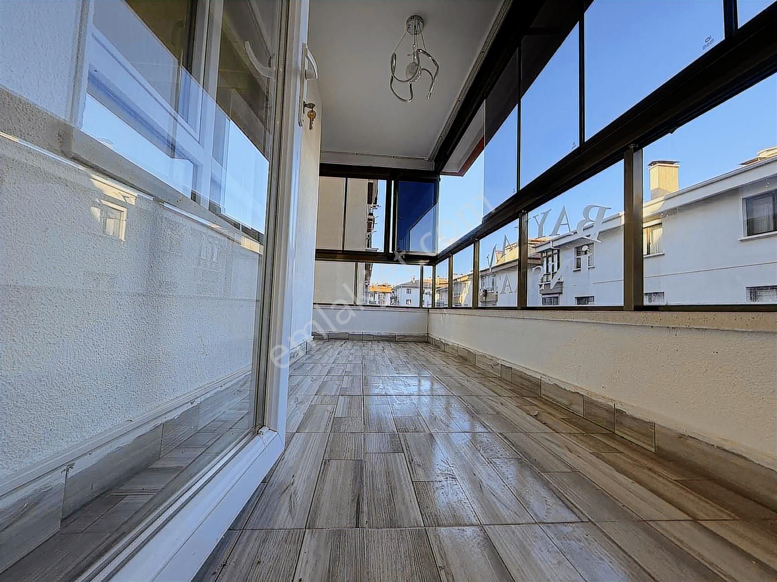 Mensa'dan Bağlum Bulvara Yürüme Mesafesinde 3. Kat Konumunda - Görsel 30