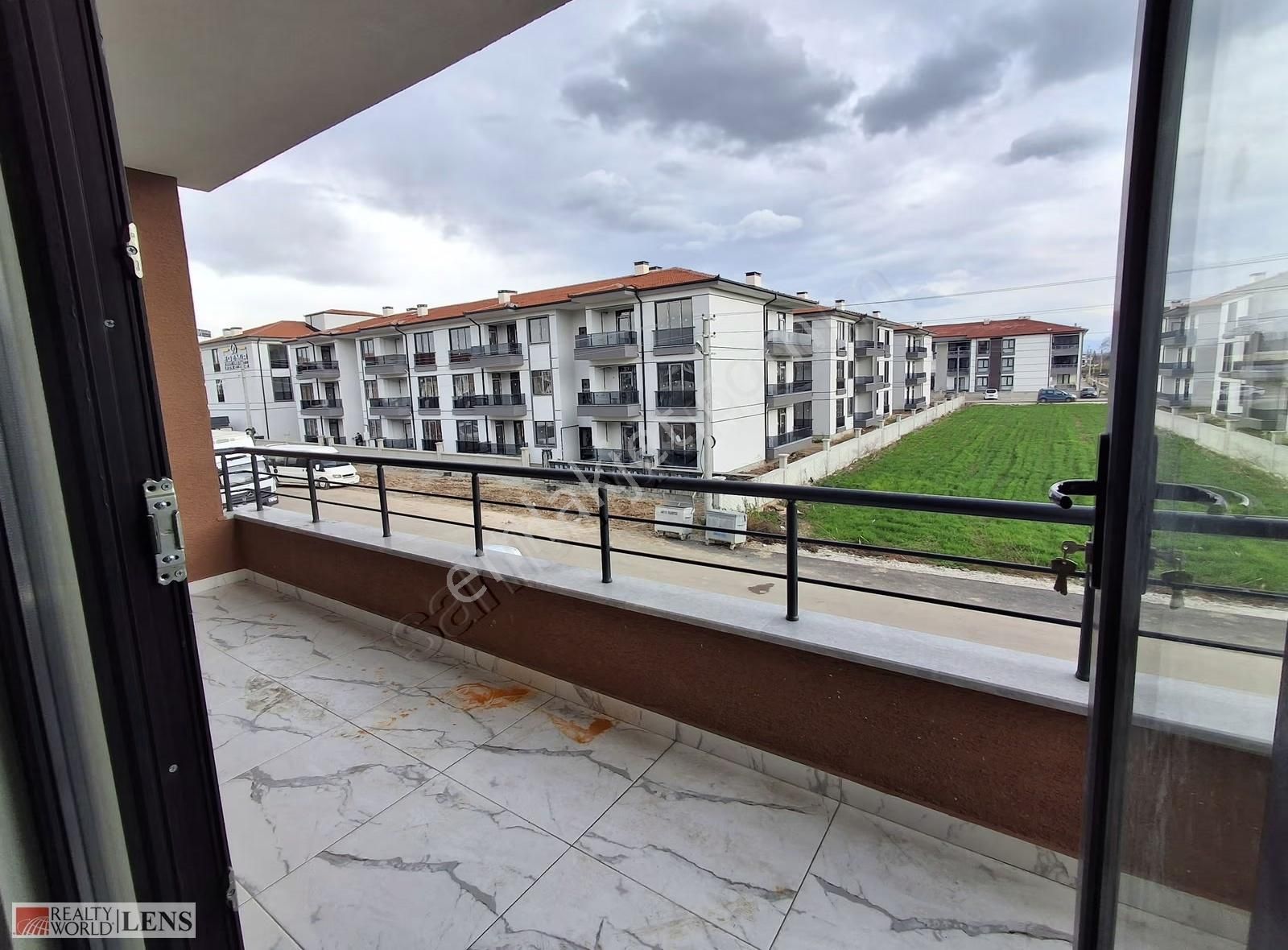 Arifiye Fatih Mahallesinde Kiralık Ebeveyn Banyolu 3+1 130mt2 - Görsel 16