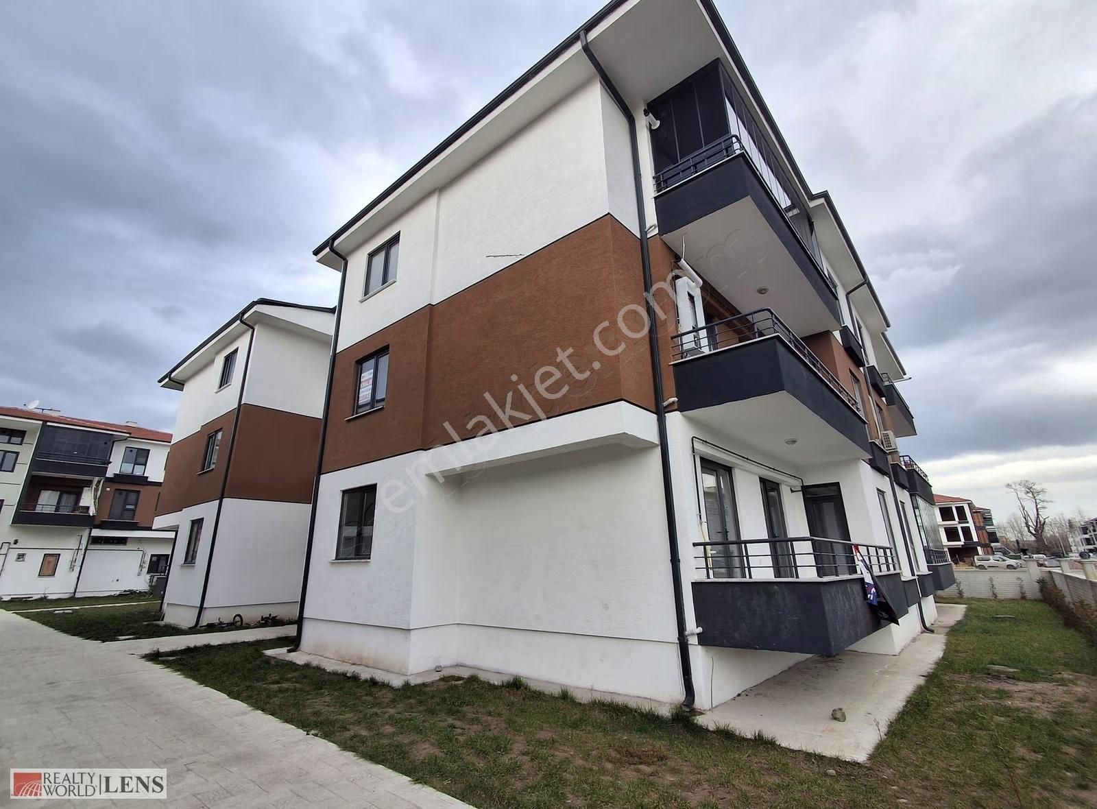 Arifiye Fatih Mahallesinde Kiralık Ebeveyn Banyolu 3+1 130mt2 - Görsel 7