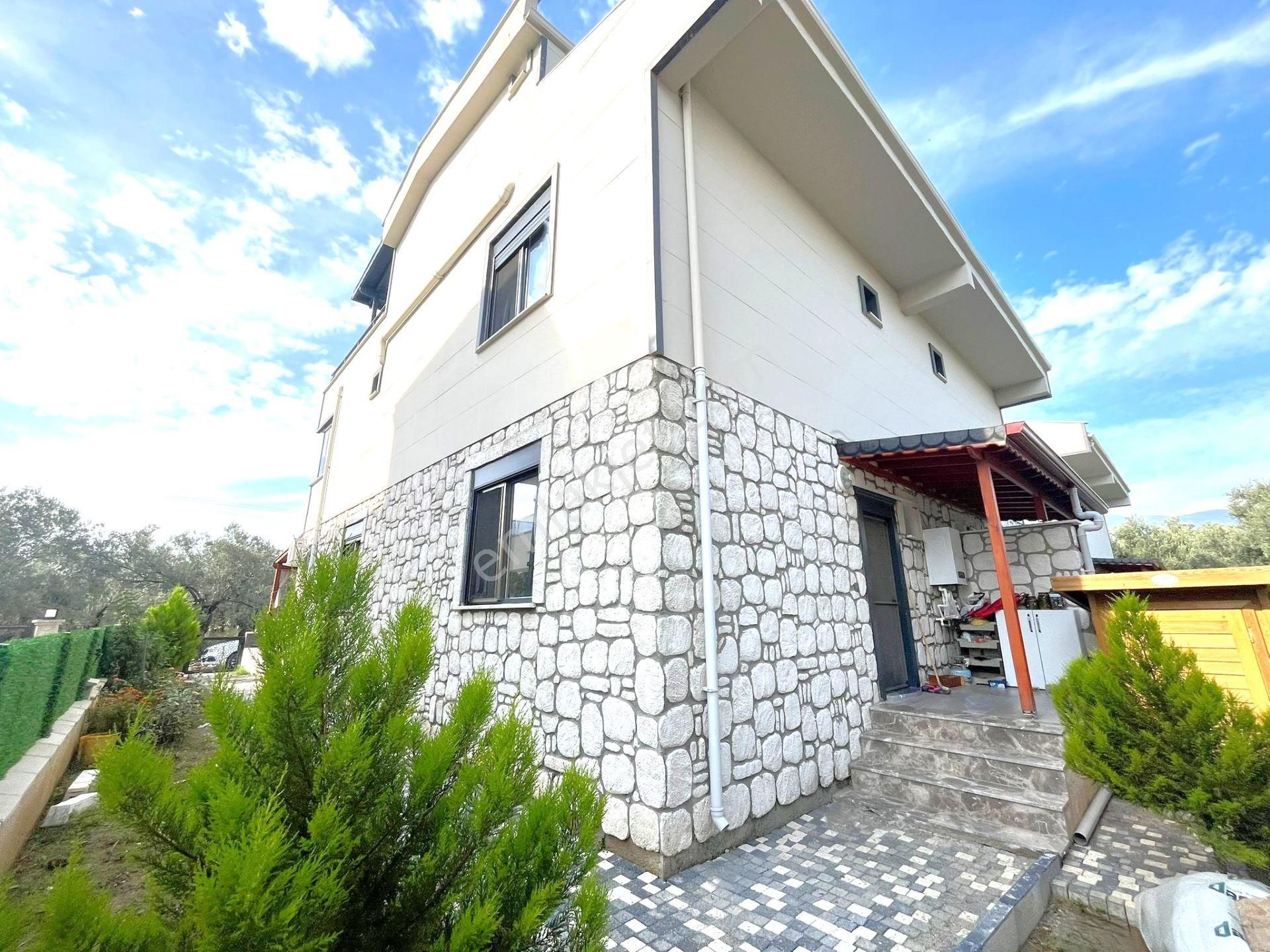 Tek Yetkili Aygülden Edremit Zeytinli'de Lüks Giyinme Odalı Ebeveyn Banyolu Teraslı 4+1satılık Villa - Görsel 3