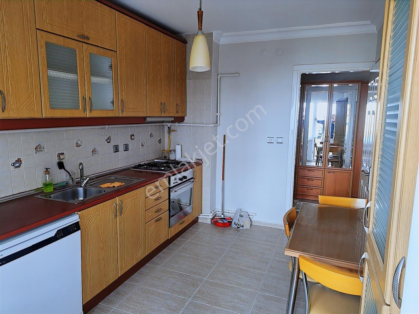 Esen'den Konak Caddesine Cephe Bakımlı & Büyük Kiralık Daire - Görsel 24