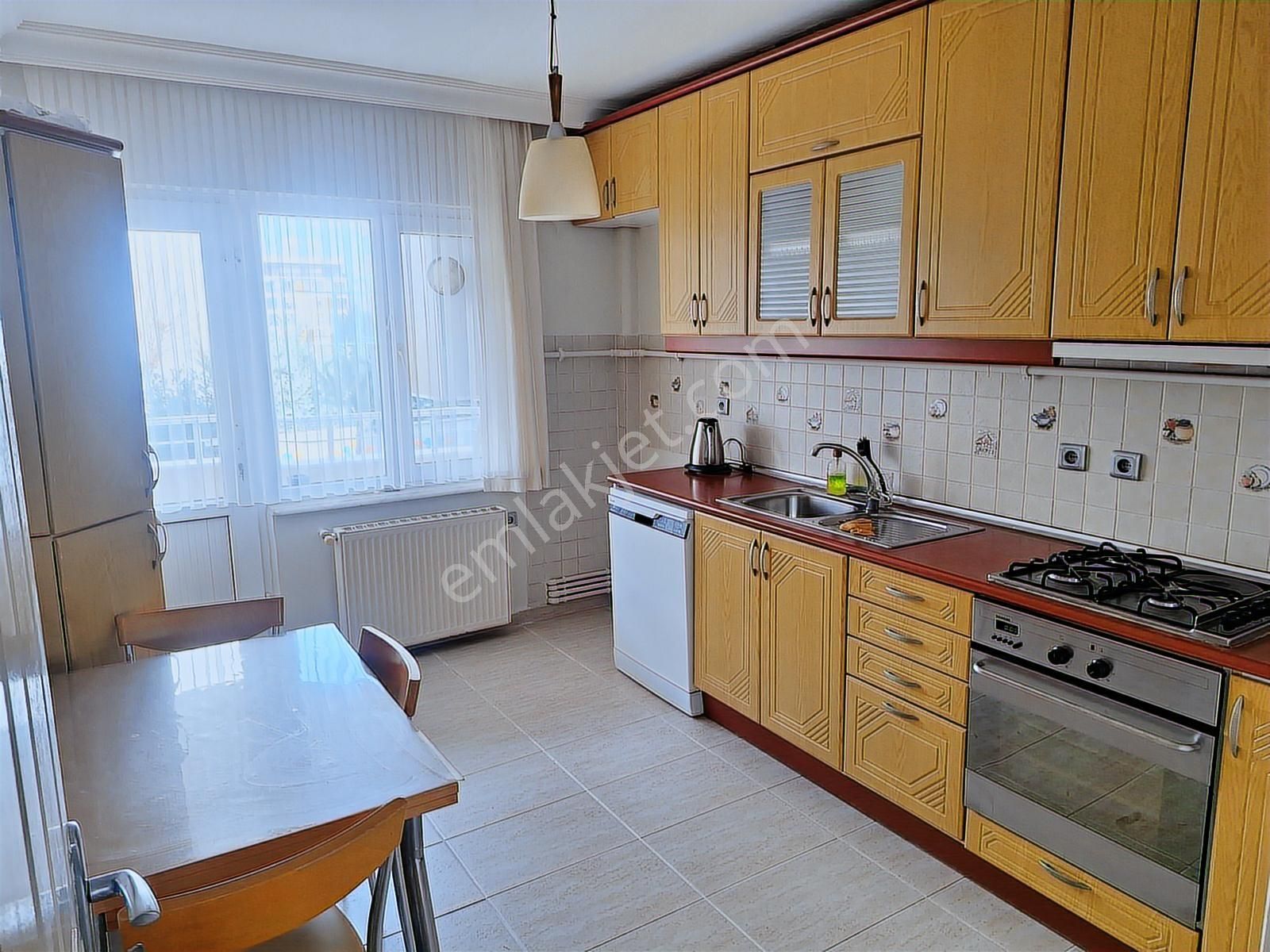 Esen'den Konak Caddesine Cephe Bakımlı & Büyük Kiralık Daire - Görsel 3