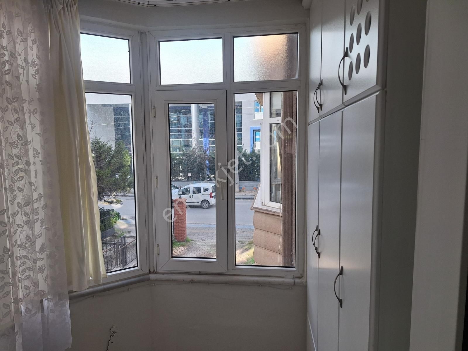 Esen'den Konak Caddesine Cephe Bakımlı & Büyük Kiralık Daire - Görsel 4