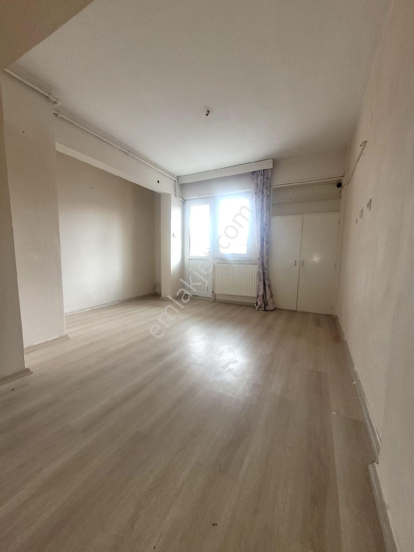 Kuşpınar'da Çift Cepheli Ve Balkonlu 2+1 Daire