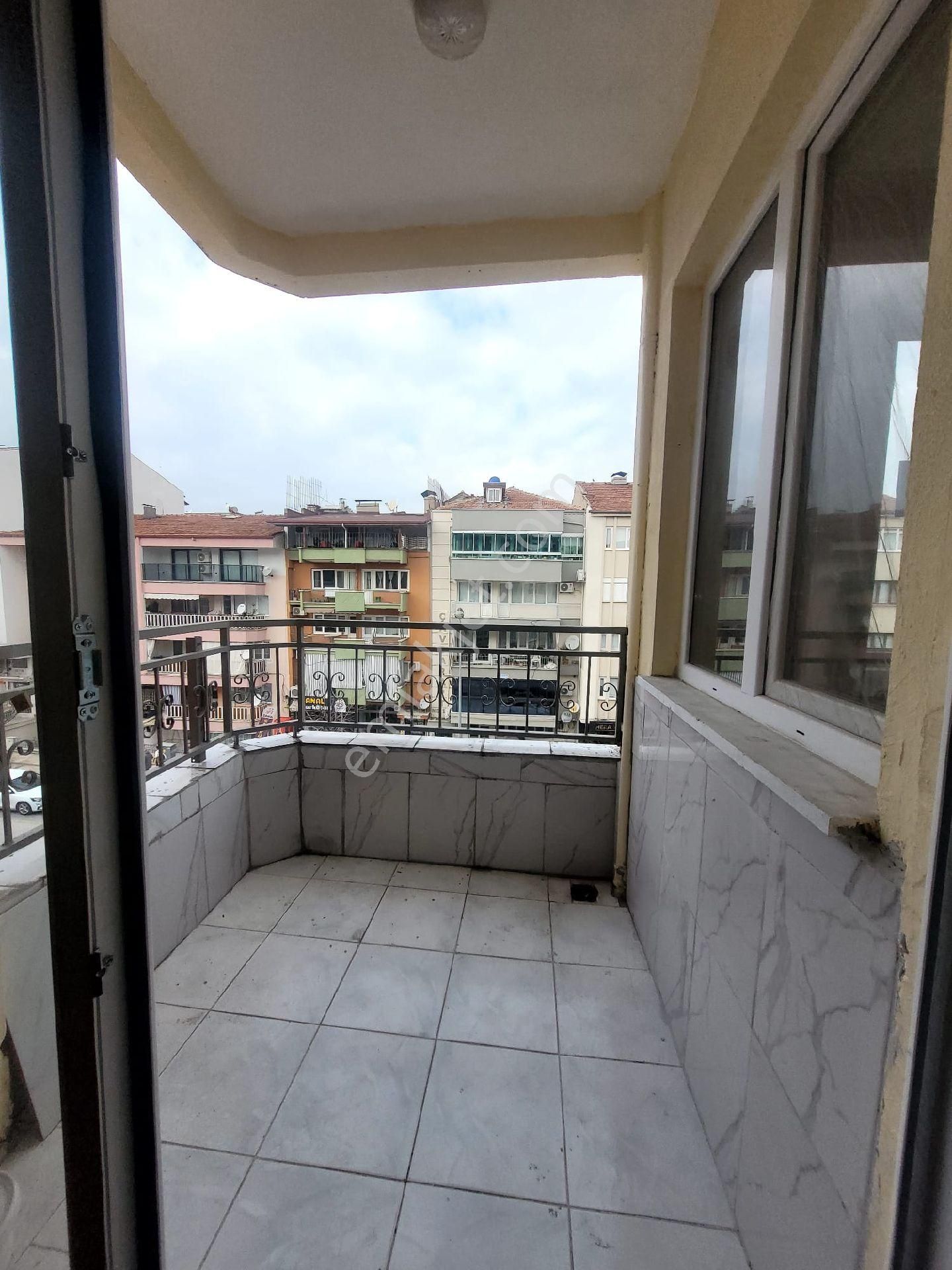 Kuşpınar'da Çift Cepheli Ve Balkonlu 2+1 Daire - Görsel 14