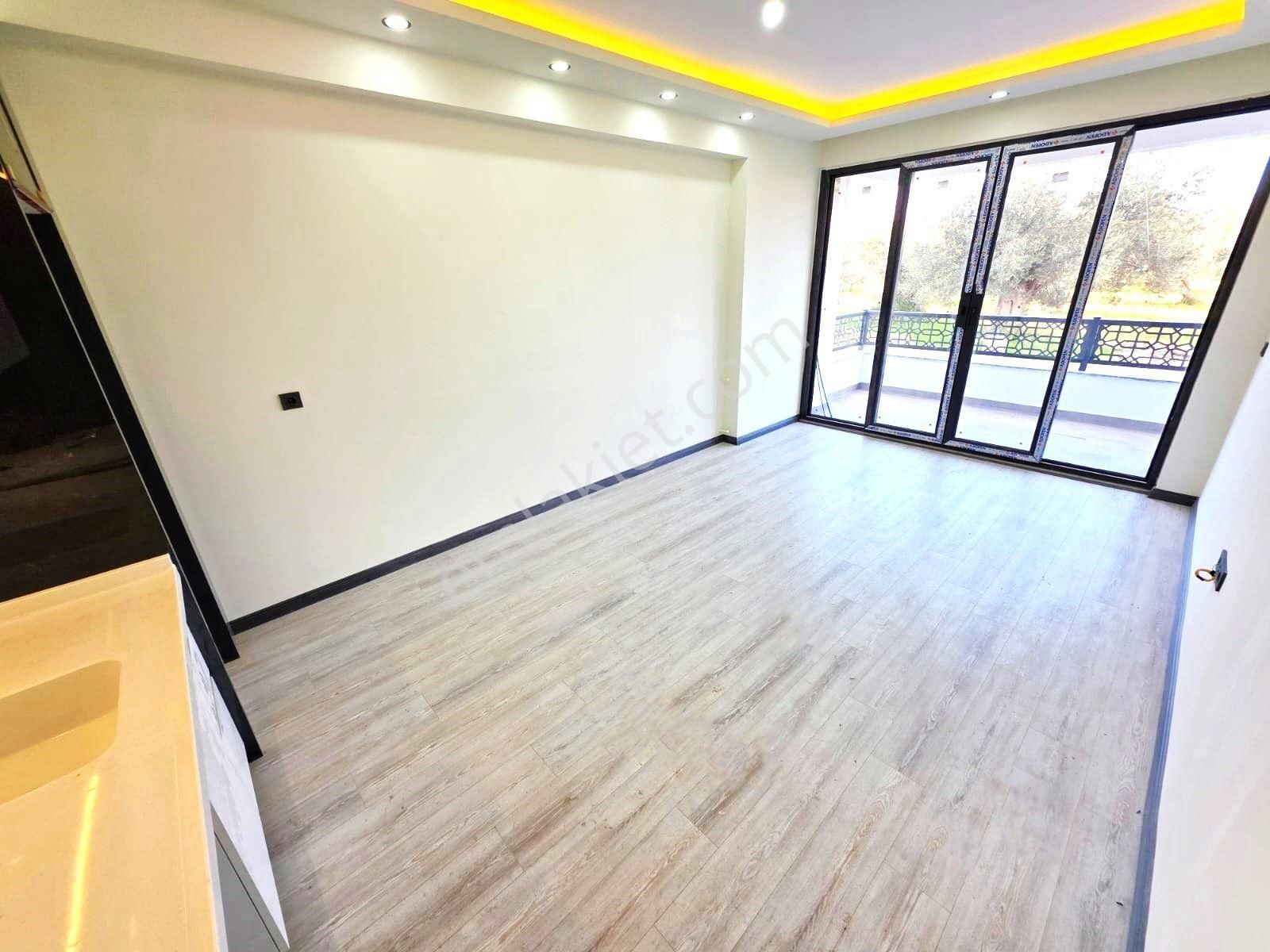 Aygülden Akçay'da Müstakil Tadında Geniş Bahçeli Sıfır Çift Cephe Denize Yakın 2+1 Satılık Daireler - Görsel 8