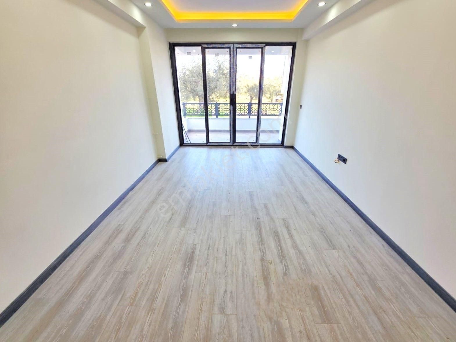 Aygülden Akçay'da Müstakil Tadında Geniş Bahçeli Sıfır Çift Cephe Denize Yakın 2+1 Satılık Daireler - Görsel 4