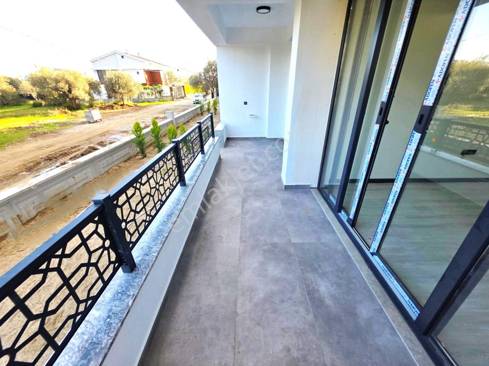 Aygülden Akçay'da Müstakil Tadında Geniş Bahçeli Sıfır Çift Cephe Denize Yakın 2+1 Satılık Daireler - Görsel 23