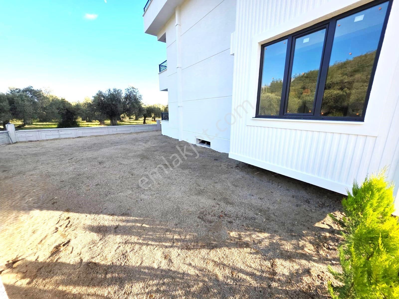 Aygülden Akçay'da Müstakil Tadında Geniş Bahçeli Sıfır Çift Cephe Denize Yakın 2+1 Satılık Daireler - Görsel 35