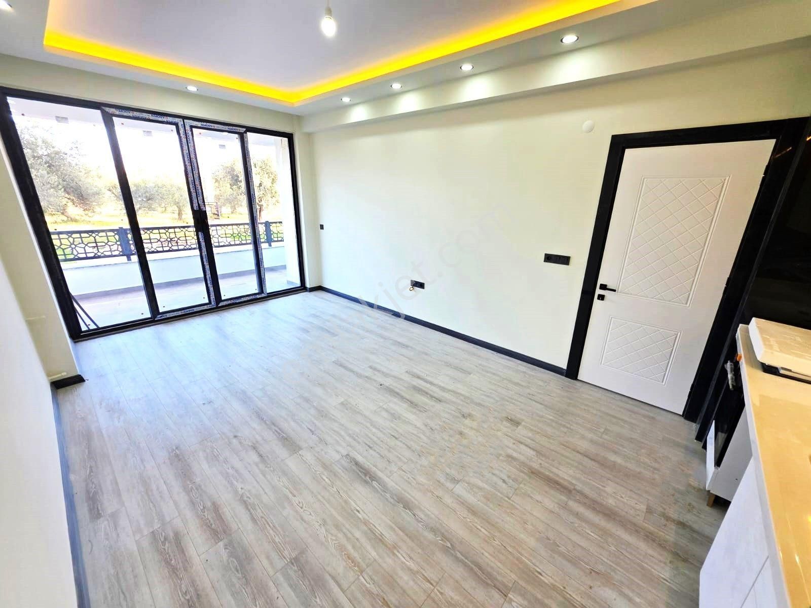 Aygülden Akçay'da Müstakil Tadında Geniş Bahçeli Sıfır Çift Cephe Denize Yakın 2+1 Satılık Daireler - Görsel 10