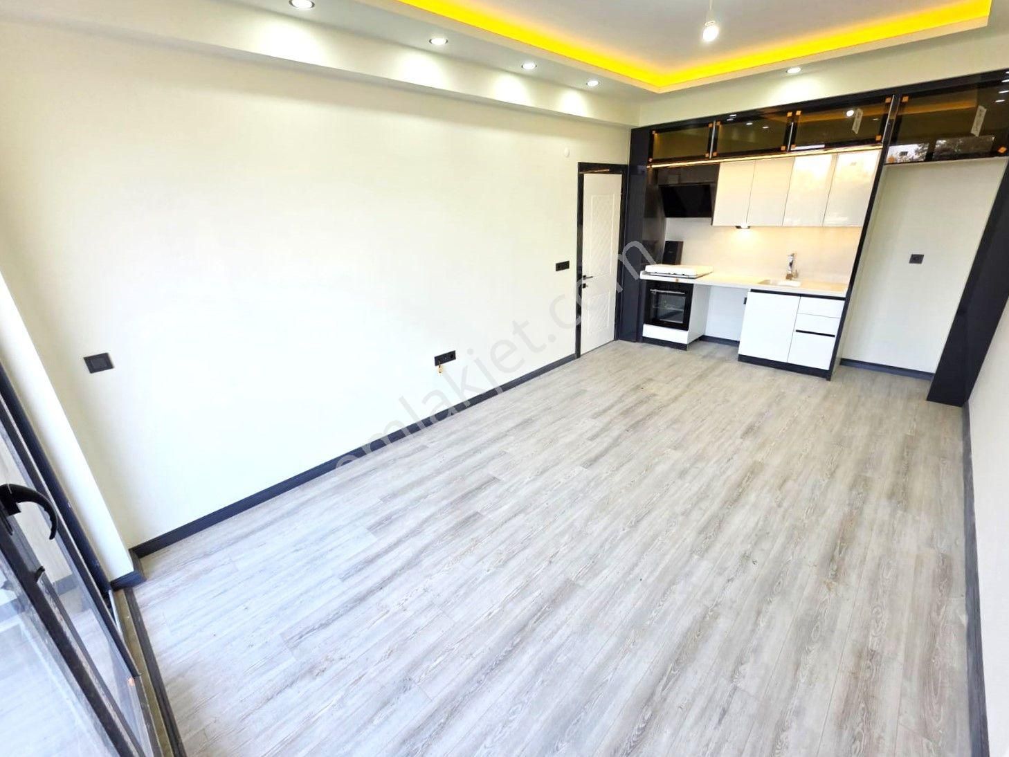 Aygülden Akçay'da Müstakil Tadında Geniş Bahçeli Sıfır Çift Cephe Denize Yakın 2+1 Satılık Daireler - Görsel 3