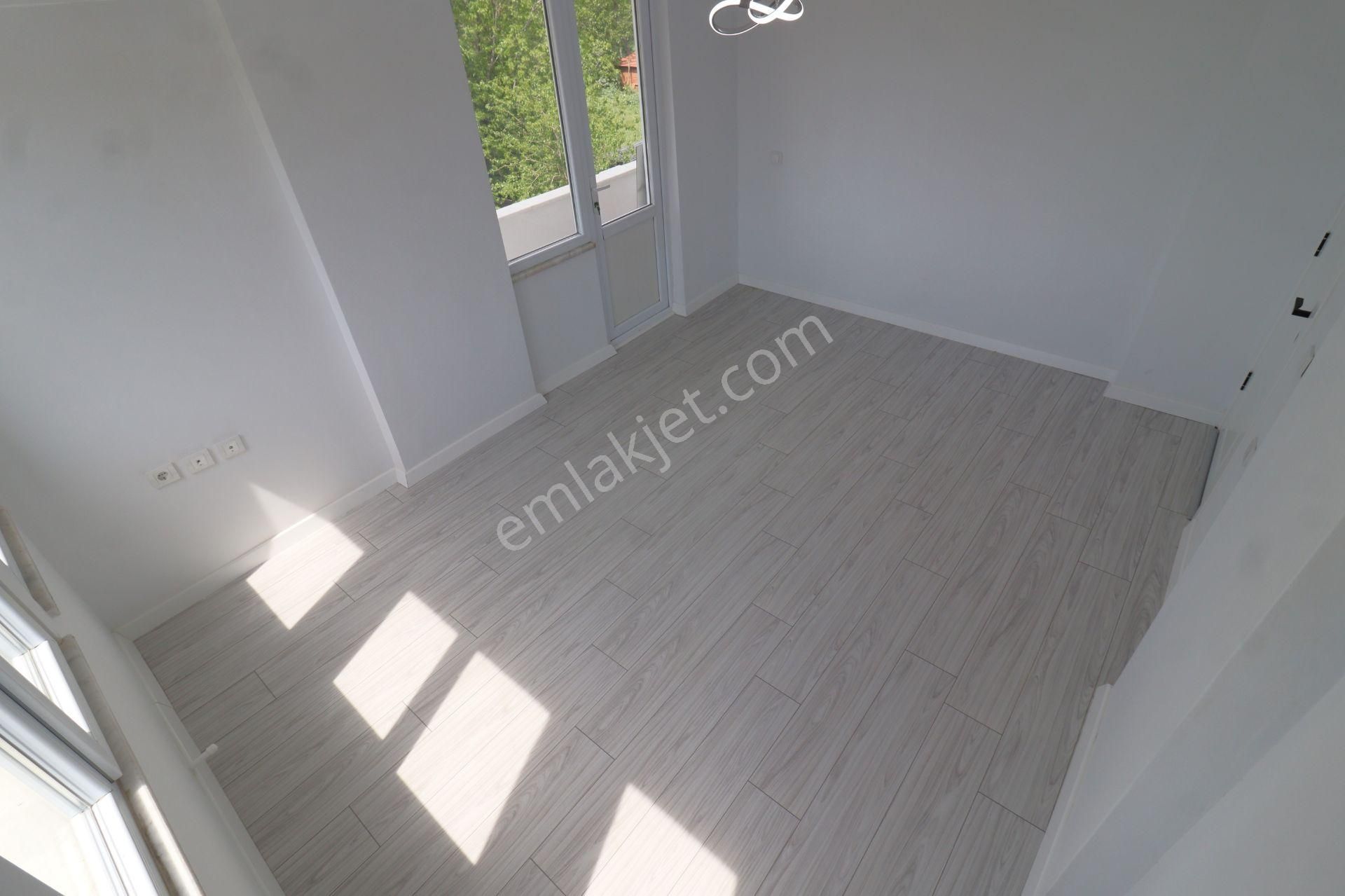 Akçay'da Aygülden İçi Ful Yapılı Ara Kat Ön Cephe Ayrı Mutfak Çift Balkonlu Kaçmaz Satılık 3+1 Daire - Görsel 15