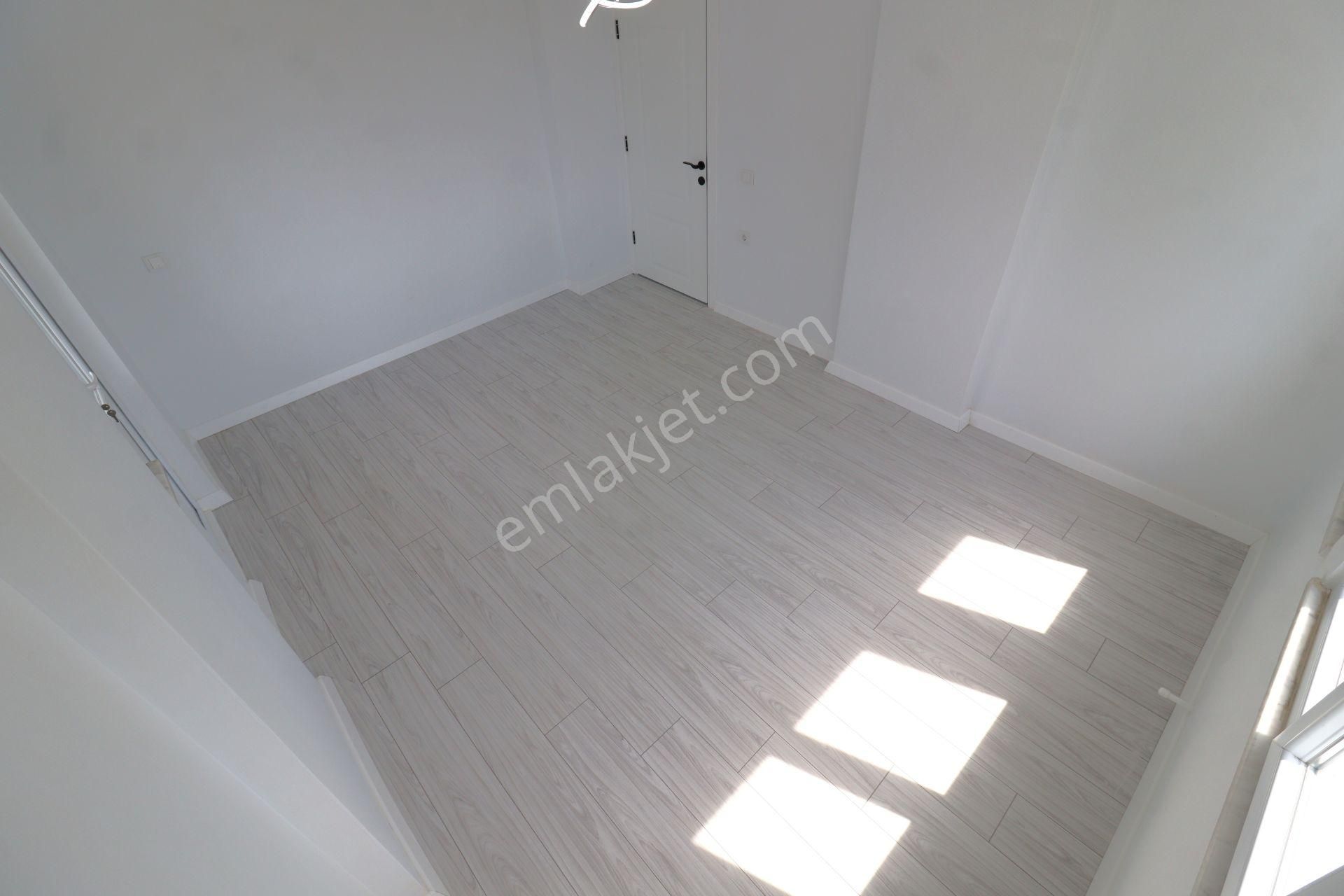 Akçay'da Aygülden İçi Ful Yapılı Ara Kat Ön Cephe Ayrı Mutfak Çift Balkonlu Kaçmaz Satılık 3+1 Daire - Görsel 17