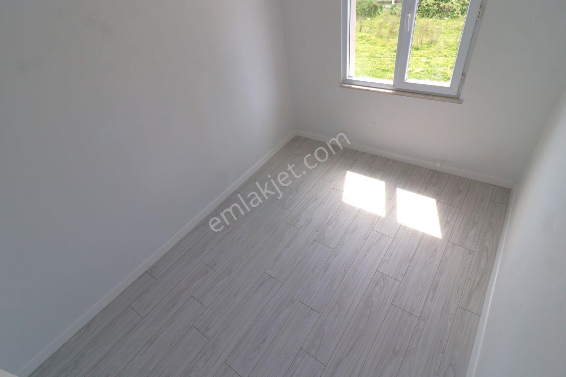 Akçay'da Aygülden İçi Ful Yapılı Ara Kat Ön Cephe Ayrı Mutfak Çift Balkonlu Kaçmaz Satılık 3+1 Daire - Görsel 24