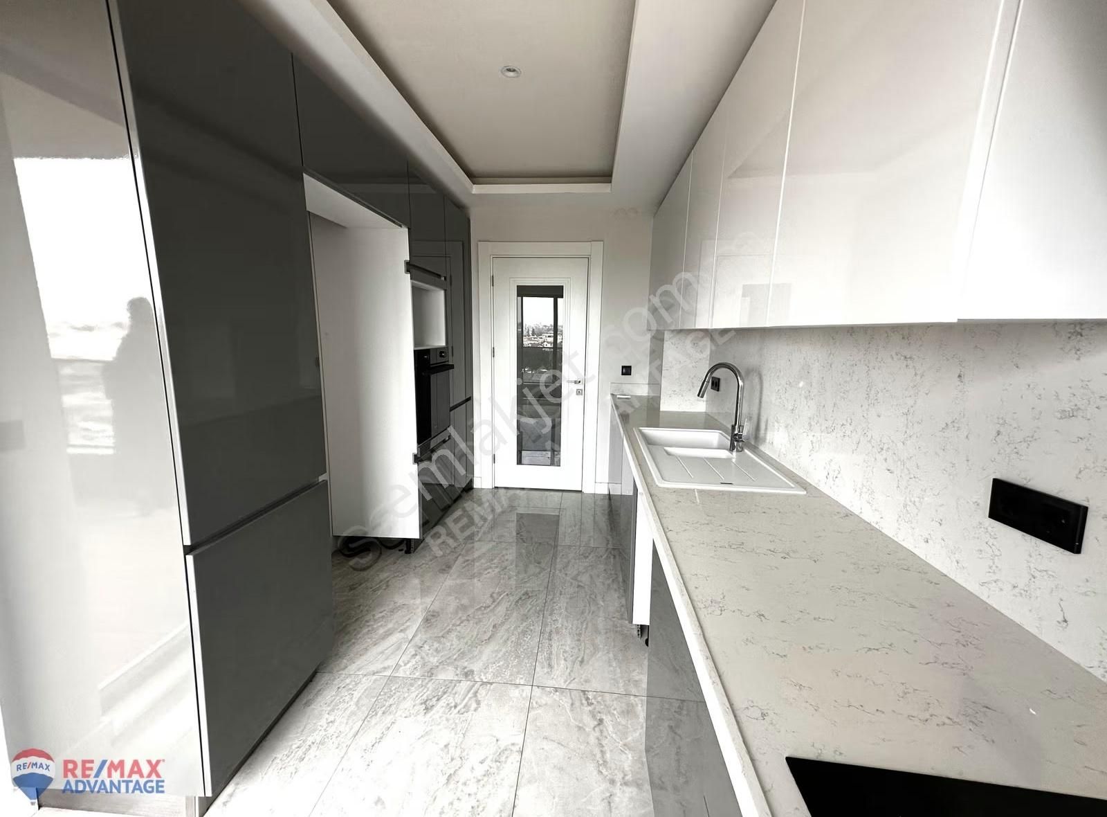 Remax Advantage - Downtown'ın En Güzel Ve Ferah Kiralık Dairesi! - Görsel 13