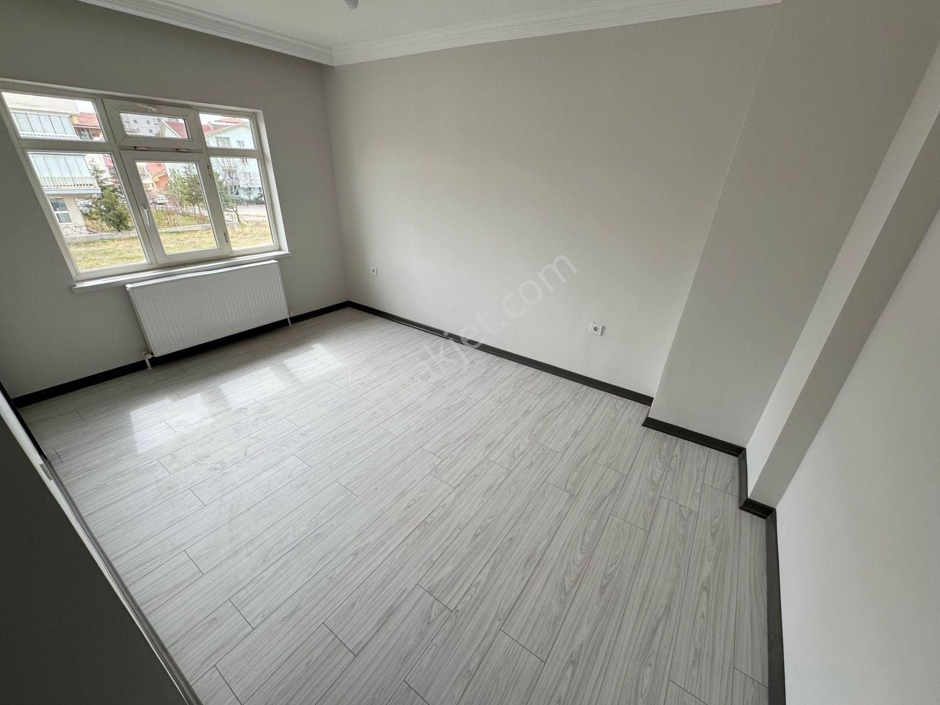 Çiçekli'de 3+1 Üst Kat Salon Bağımsız Lüks E.banyolu - Görsel 10