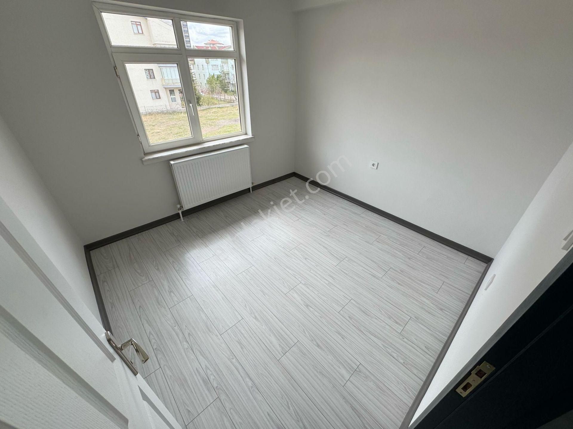 Çiçekli'de 3+1 Üst Kat Salon Bağımsız Lüks E.banyolu - Görsel 8