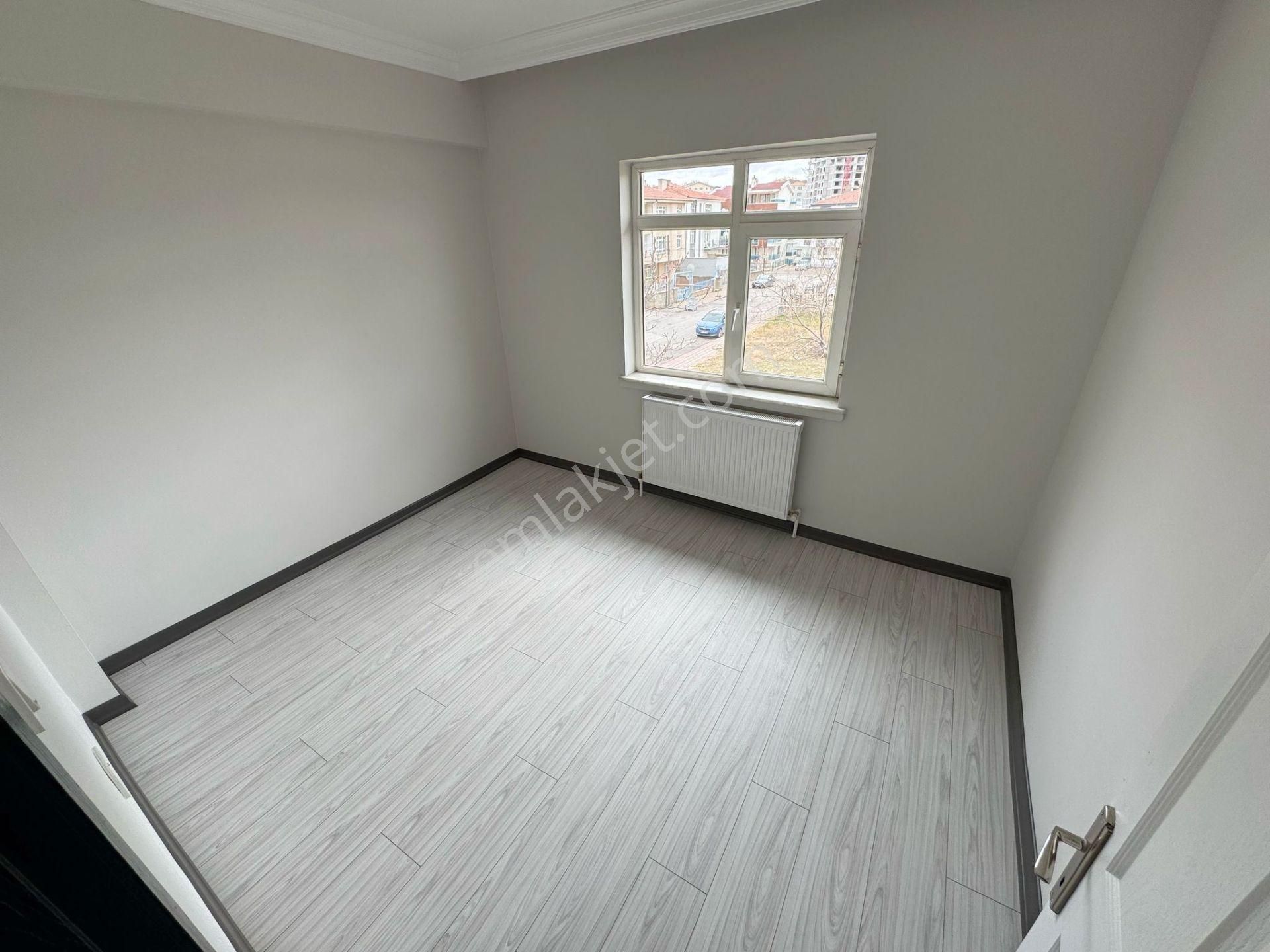 Çiçekli'de 3+1 Üst Kat Salon Bağımsız Lüks E.banyolu - Görsel 7