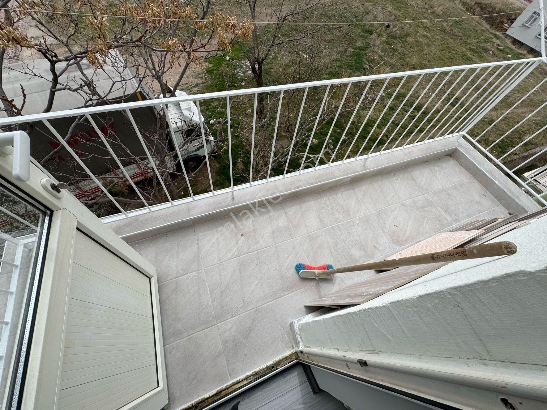 Çiçekli'de 3+1 Üst Kat Salon Bağımsız Lüks E.banyolu - Görsel 9