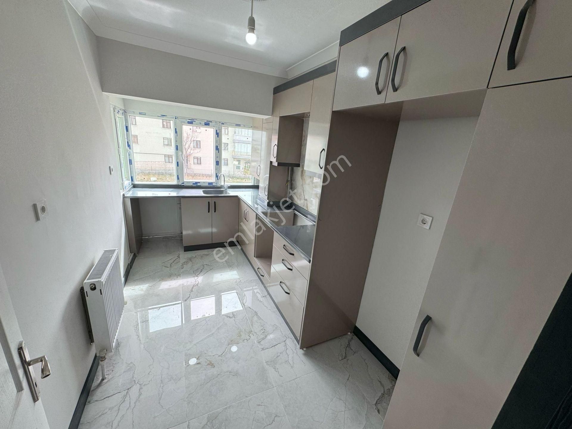 Çiçekli'de 3+1 Üst Kat Salon Bağımsız Lüks E.banyolu - Görsel 17