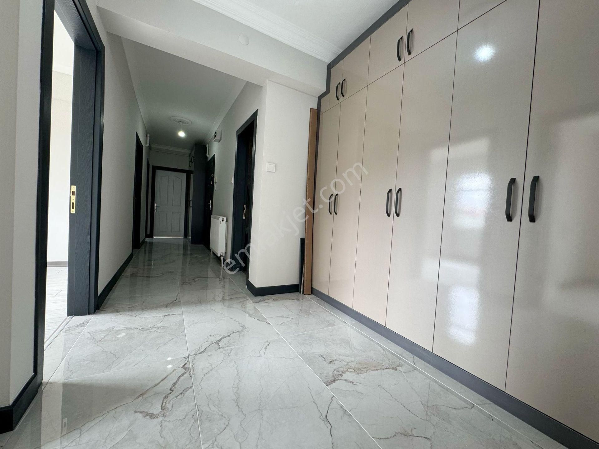 Çiçekli'de 3+1 Üst Kat Salon Bağımsız Lüks E.banyolu - Görsel 26