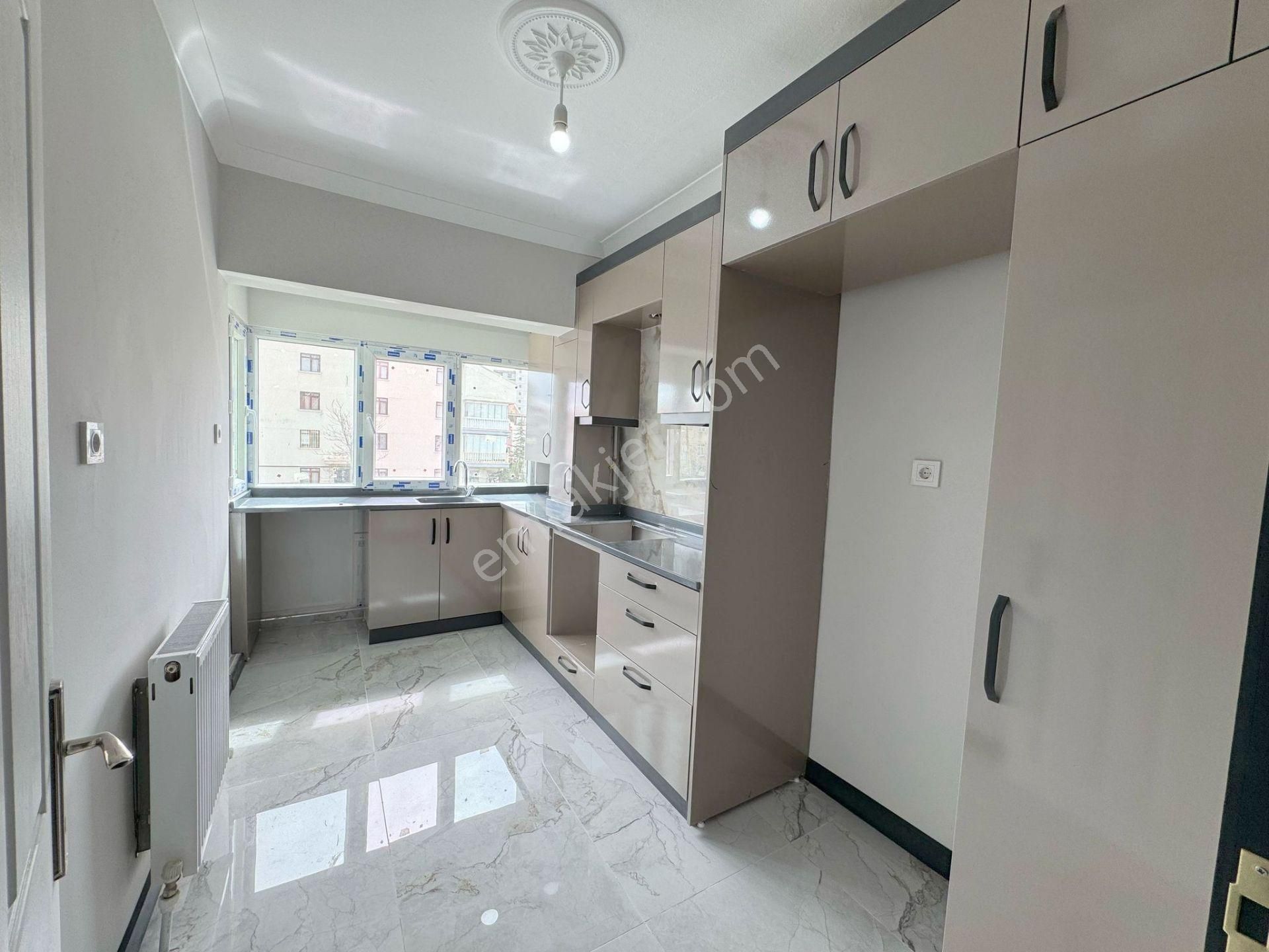 Çiçekli'de 3+1 Üst Kat Salon Bağımsız Lüks E.banyolu - Görsel 23