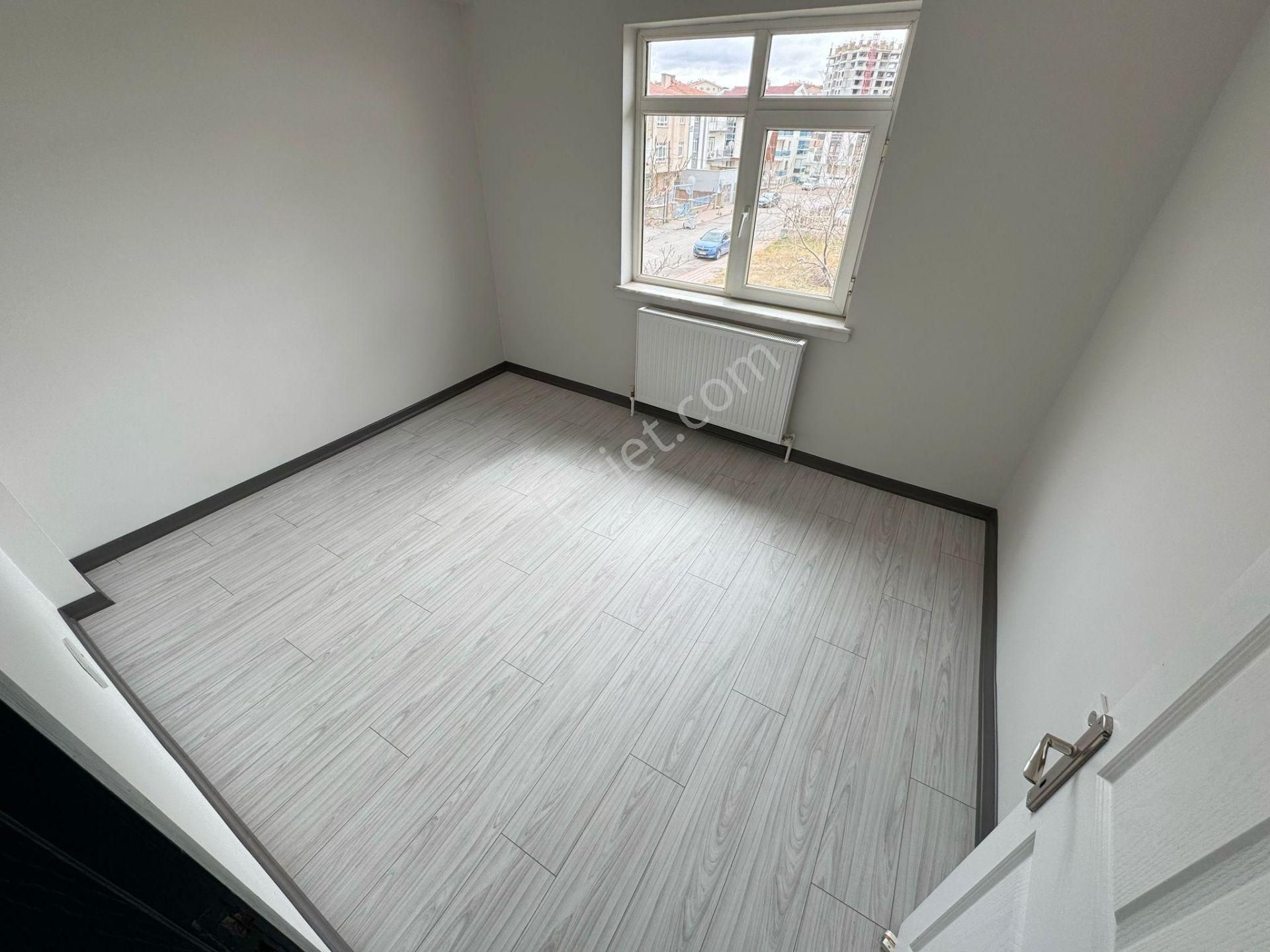 Çiçekli'de 3+1 Üst Kat Salon Bağımsız Lüks E.banyolu - Görsel 6