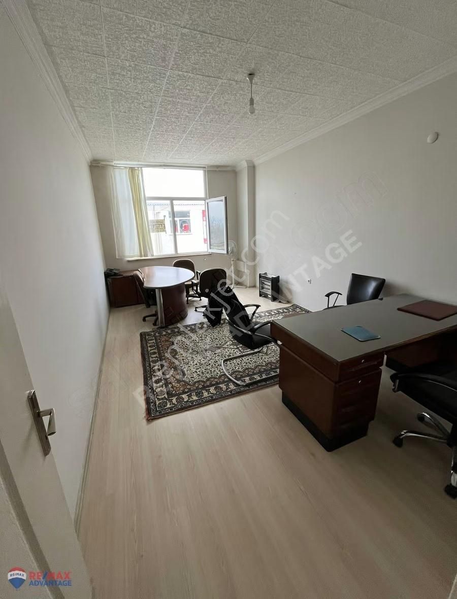 Remax Advantage'dan İzmir Yolu Üzerinde Satılık Ofis