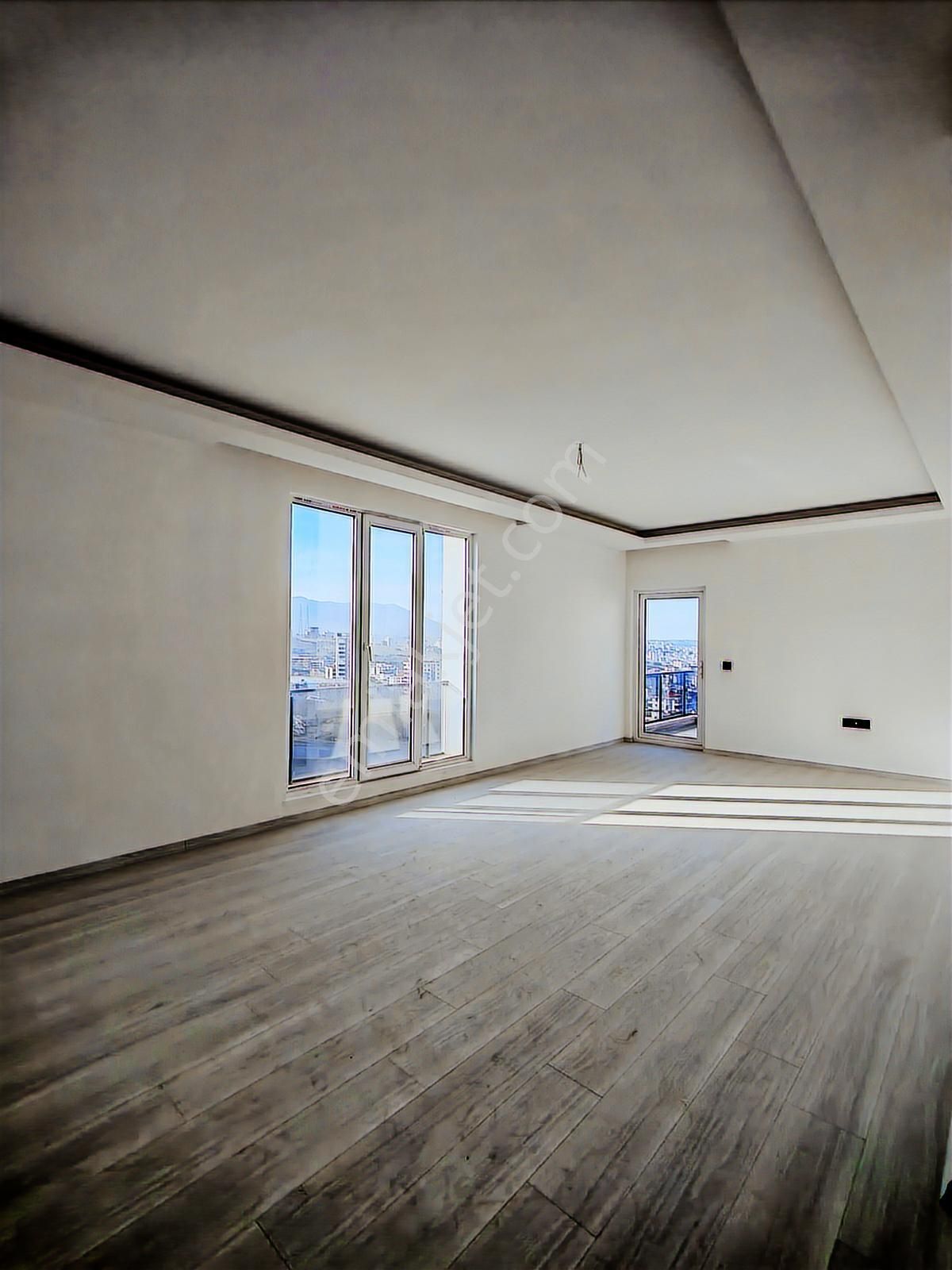 Deniz Manzaralı Havuzlu 4+1 Lüx Satılık Daire