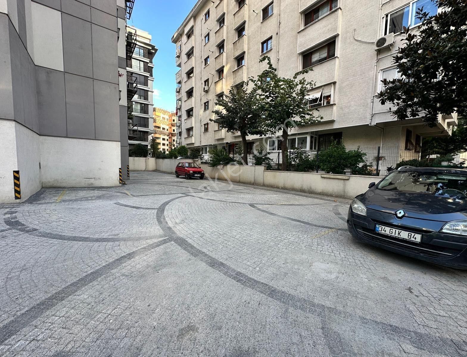 Erenköy Özenç Sokakta Özel Dekorasyonlu 3+1 Satılık Daire - Görsel 9