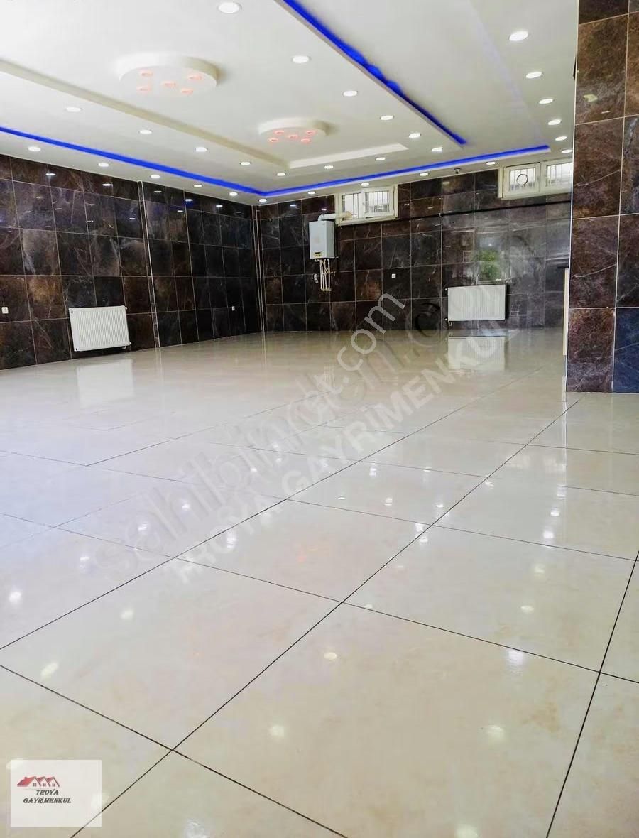 Piri Reis Mahallesi De 120 M2 Düz Giriş Satılık Dükkan - Görsel 12