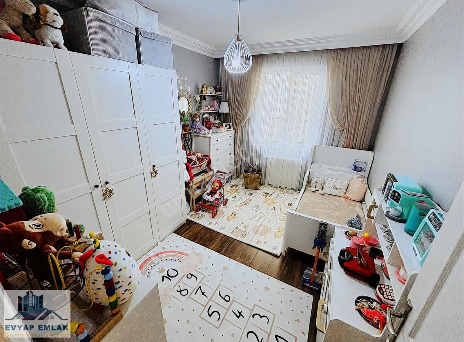 Bahçelievler Kıbrıs Parkı Mevkii 2000 Yapımı 4+1 Geniş Daire - Görsel 14