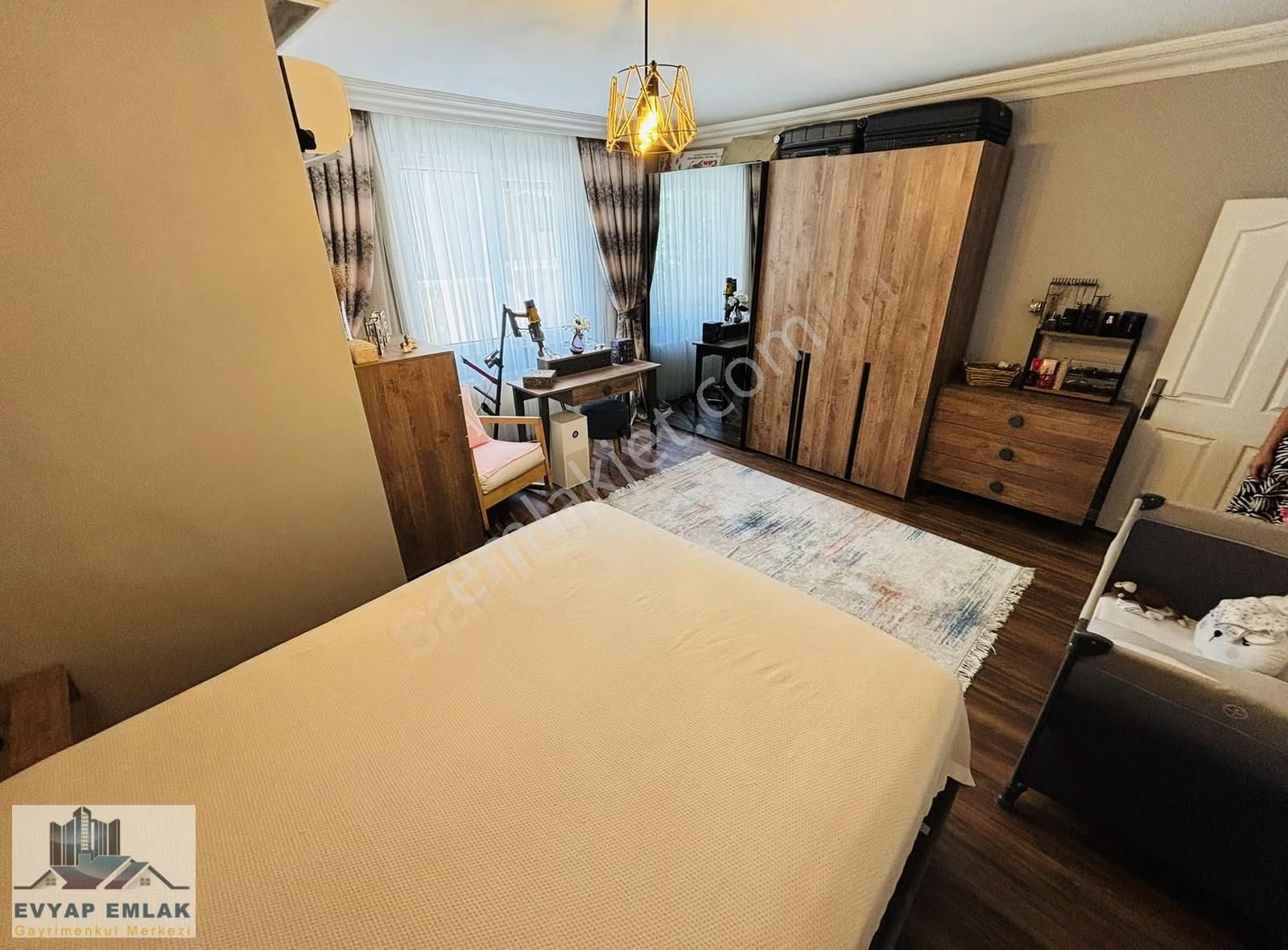 Bahçelievler Kıbrıs Parkı Mevkii 2000 Yapımı 4+1 Geniş Daire - Görsel 9