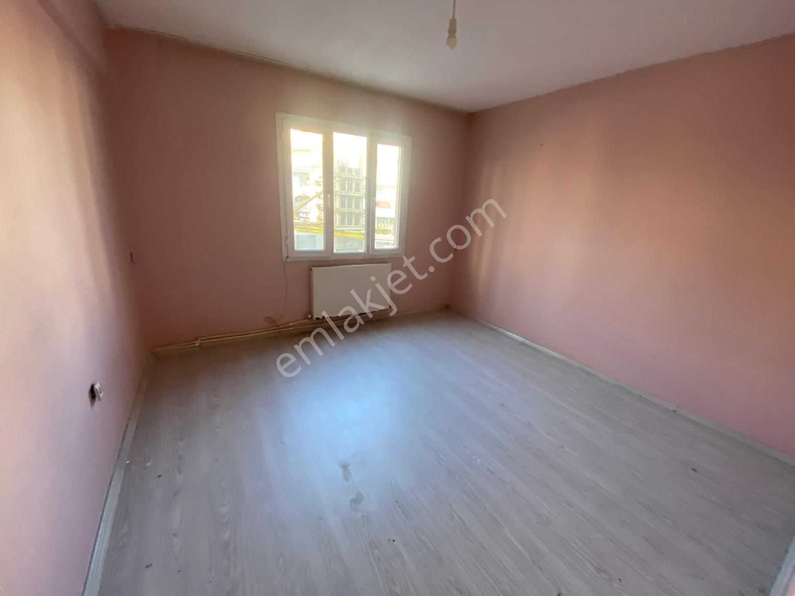 Bozyaka Bahçem Kafe Karşısı 3+1 Arakat Kapalı Mutfak Doğalgazlı