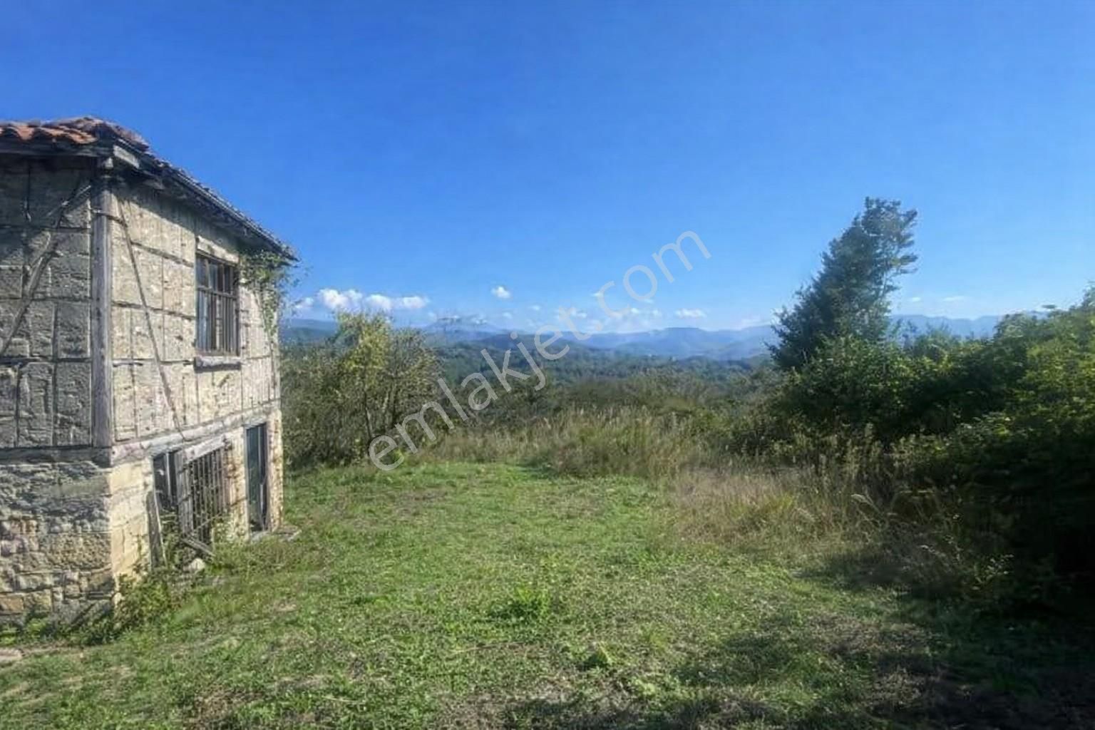 Eşsiz Doğa Manzaralı Bahçe İçerisinde Evi Olan Satılık Arazi