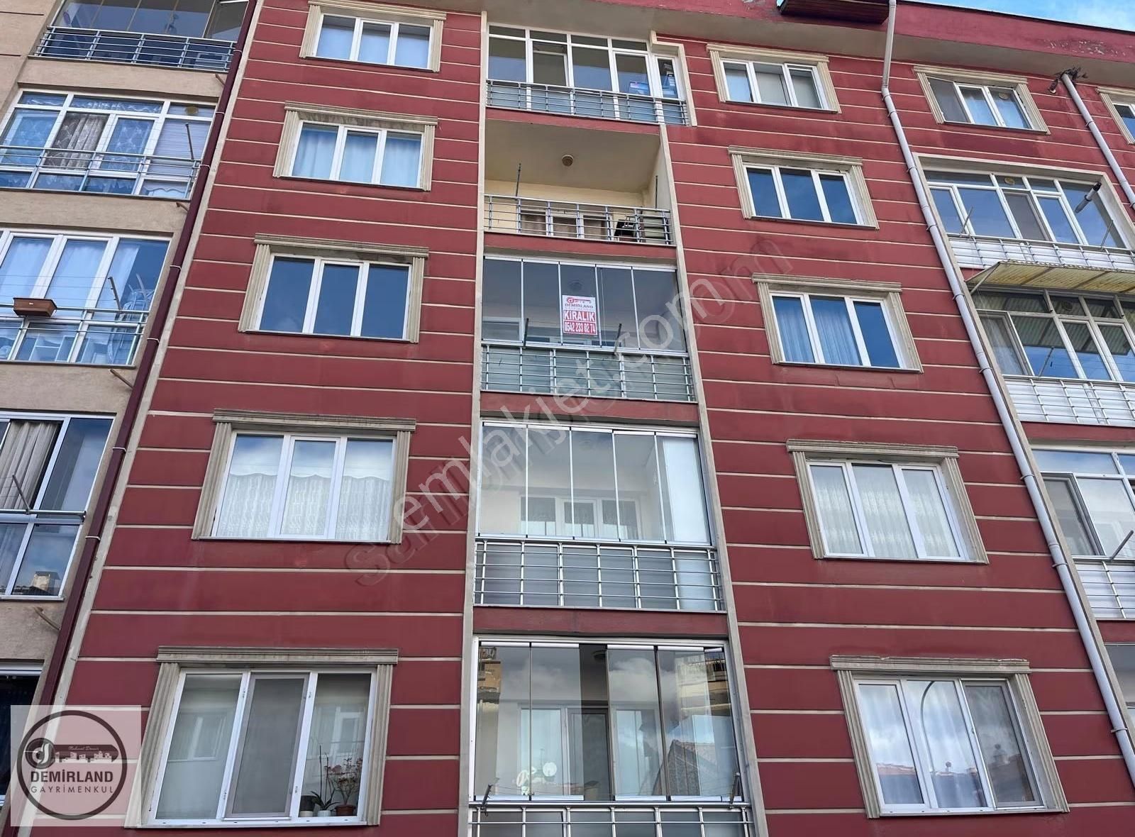 Demirland'dan Kiralık Cumhuriyet Mh.ara Kat/ Geniş 3+1 Daire