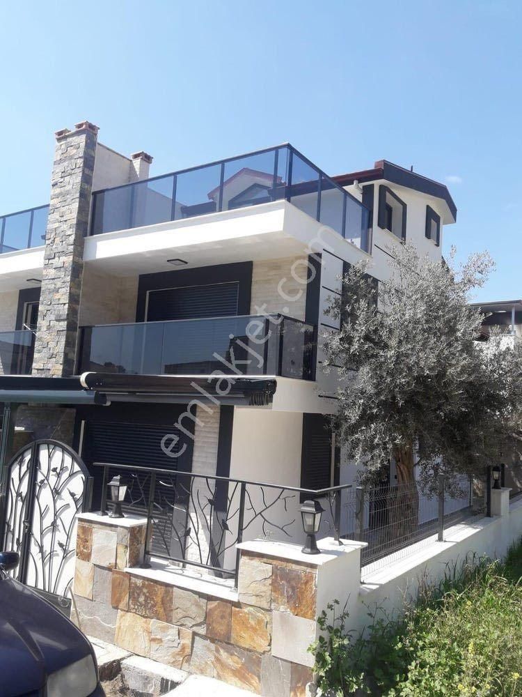 Kuşadası Kadınlar Denizi Mahallesi’ndemuhteşem Lokasyonlu Satılık Villa
