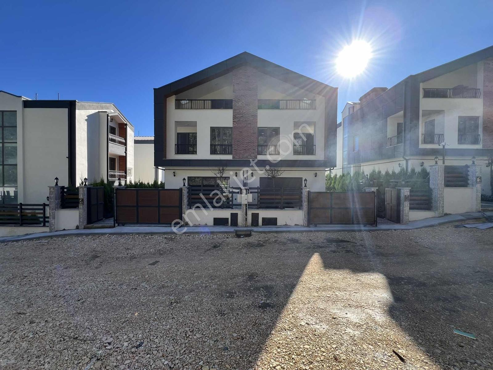 Gümüştepe'de İkiz Villa - Görsel 31
