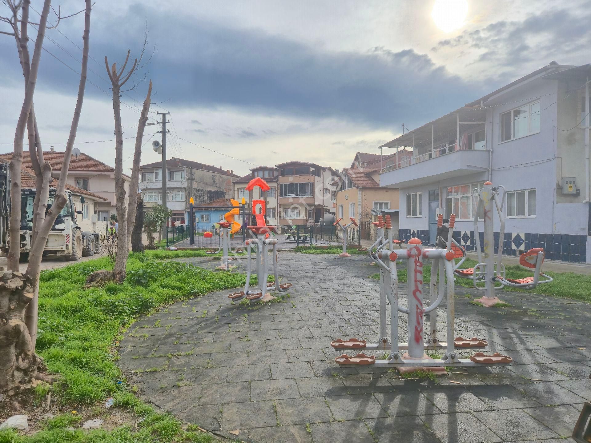 Realty World'dan Adapazarı Akıncılar'da 120m2 3 Balkonlu Depolu Boş 3+1 - Görsel 3