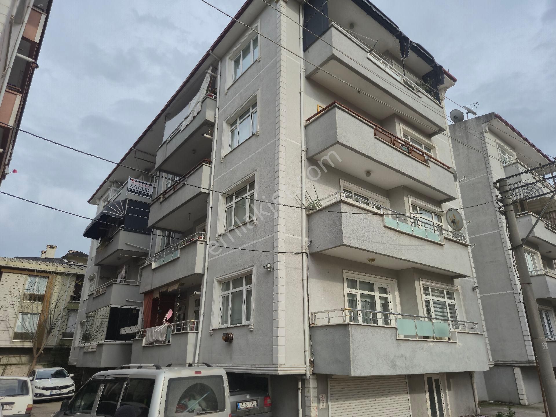 Realty World'dan Adapazarı Akıncılar'da 120m2 3 Balkonlu Depolu Boş 3+1