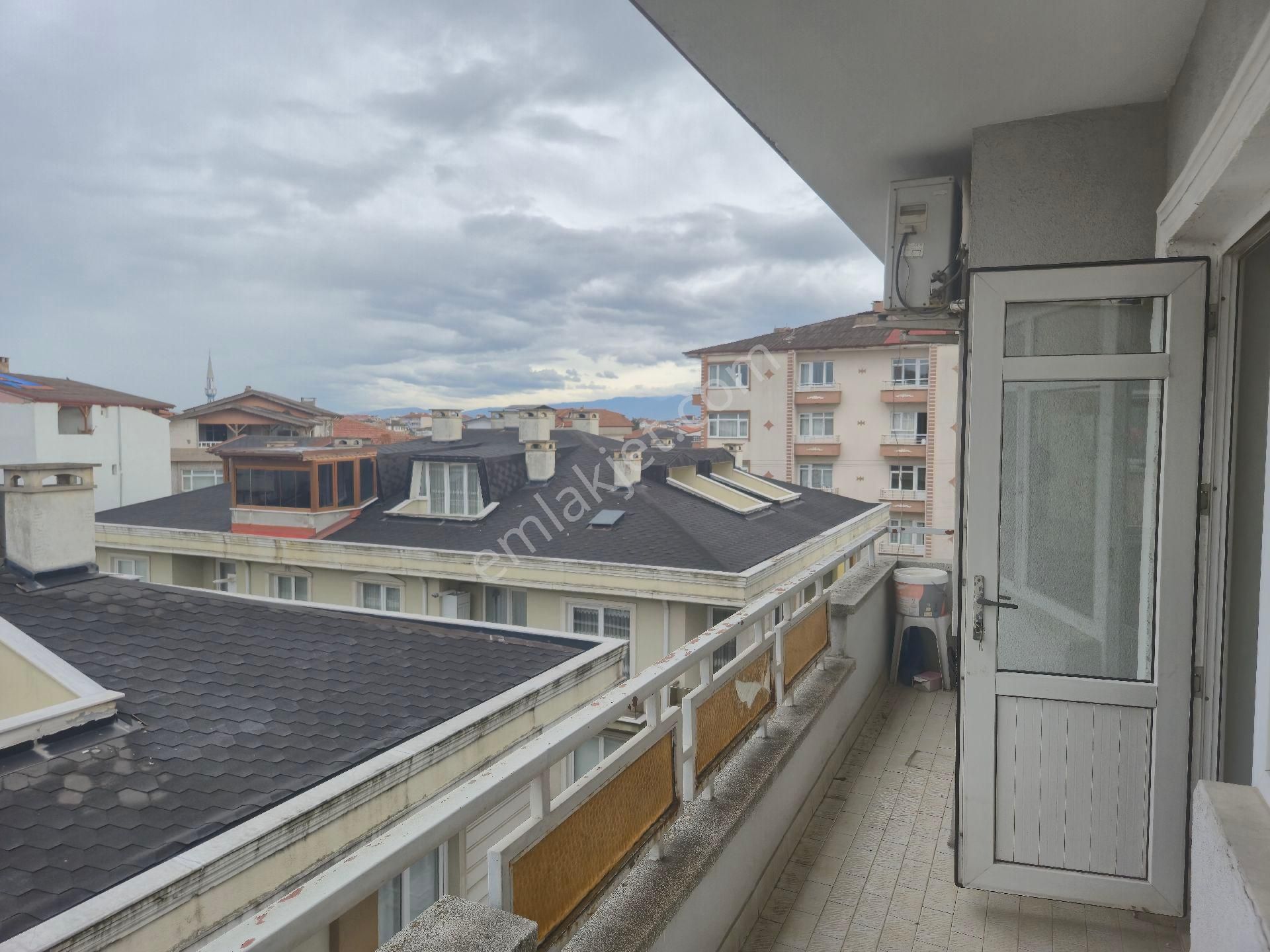 Realty World'dan Adapazarı Akıncılar'da 120m2 3 Balkonlu Depolu Boş 3+1 - Görsel 19