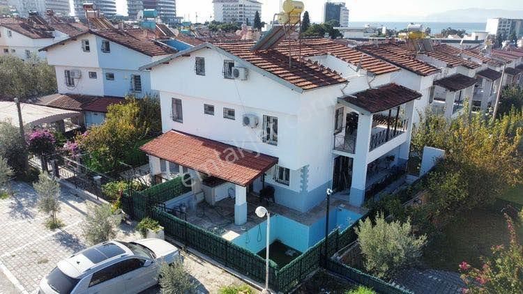 Kuşadası Değirmendere’de Müstakil, Özel Havuzlu Denize 200 M 4+1 Triplex Villa