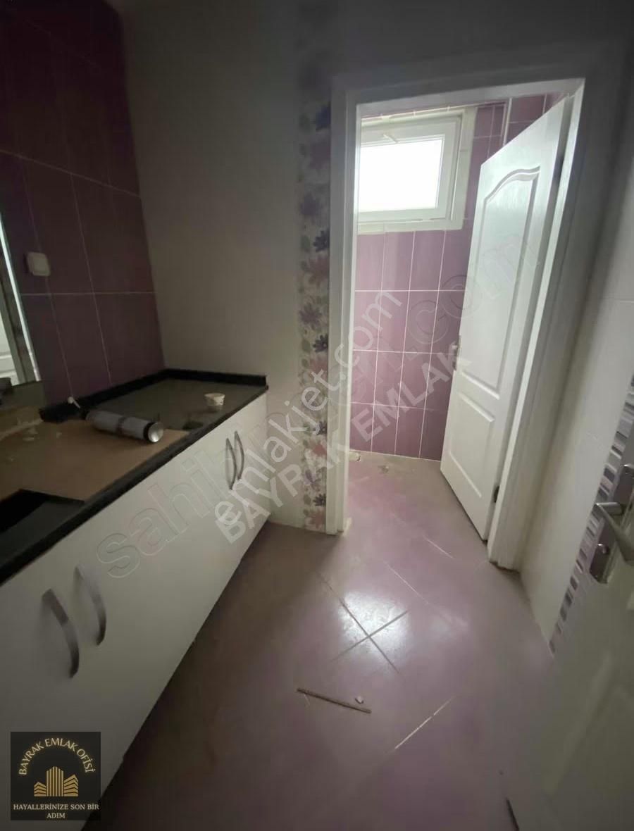 Edremit Meydanda Kiralık Ofis - Görsel 12