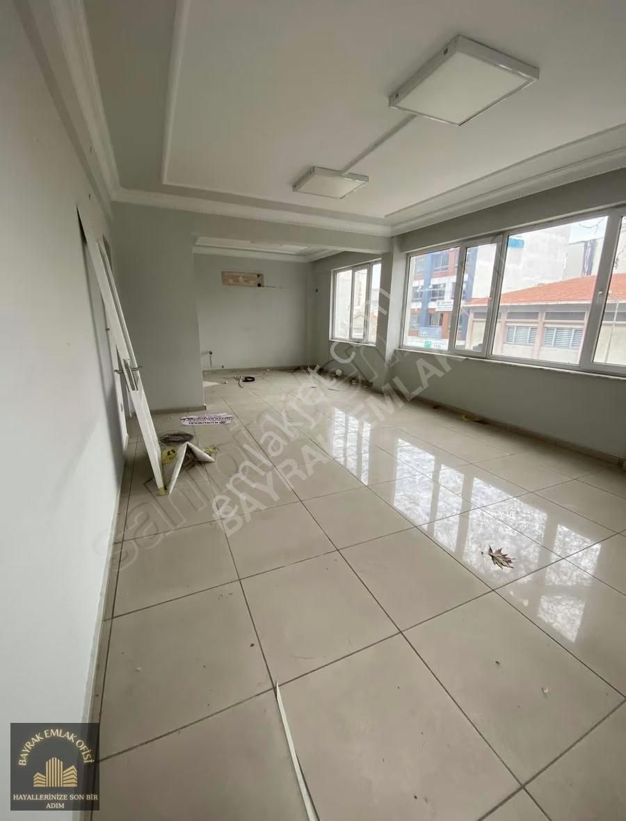 Edremit Meydanda Kiralık Ofis - Görsel 6