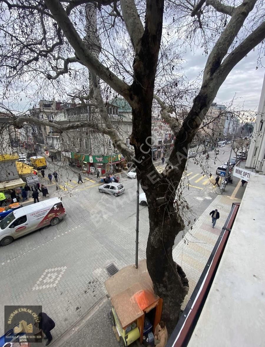 Edremit Meydanda Kiralık Ofis - Görsel 10