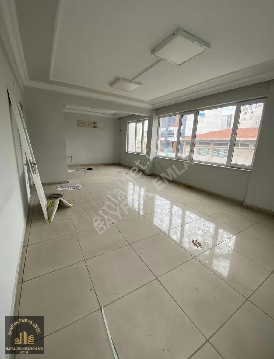 Edremit Meydanda Kiralık Ofis - Görsel 3