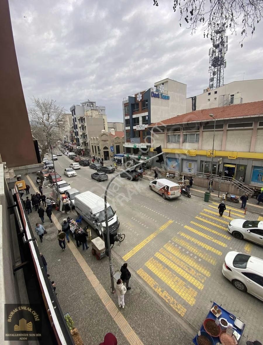 Edremit Meydanda Kiralık Ofis