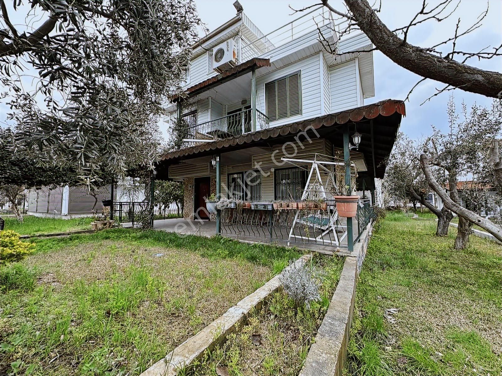 Kuşadası Davutlar Denize 600mt Havuzlu Müstakil Satılık Yazlık