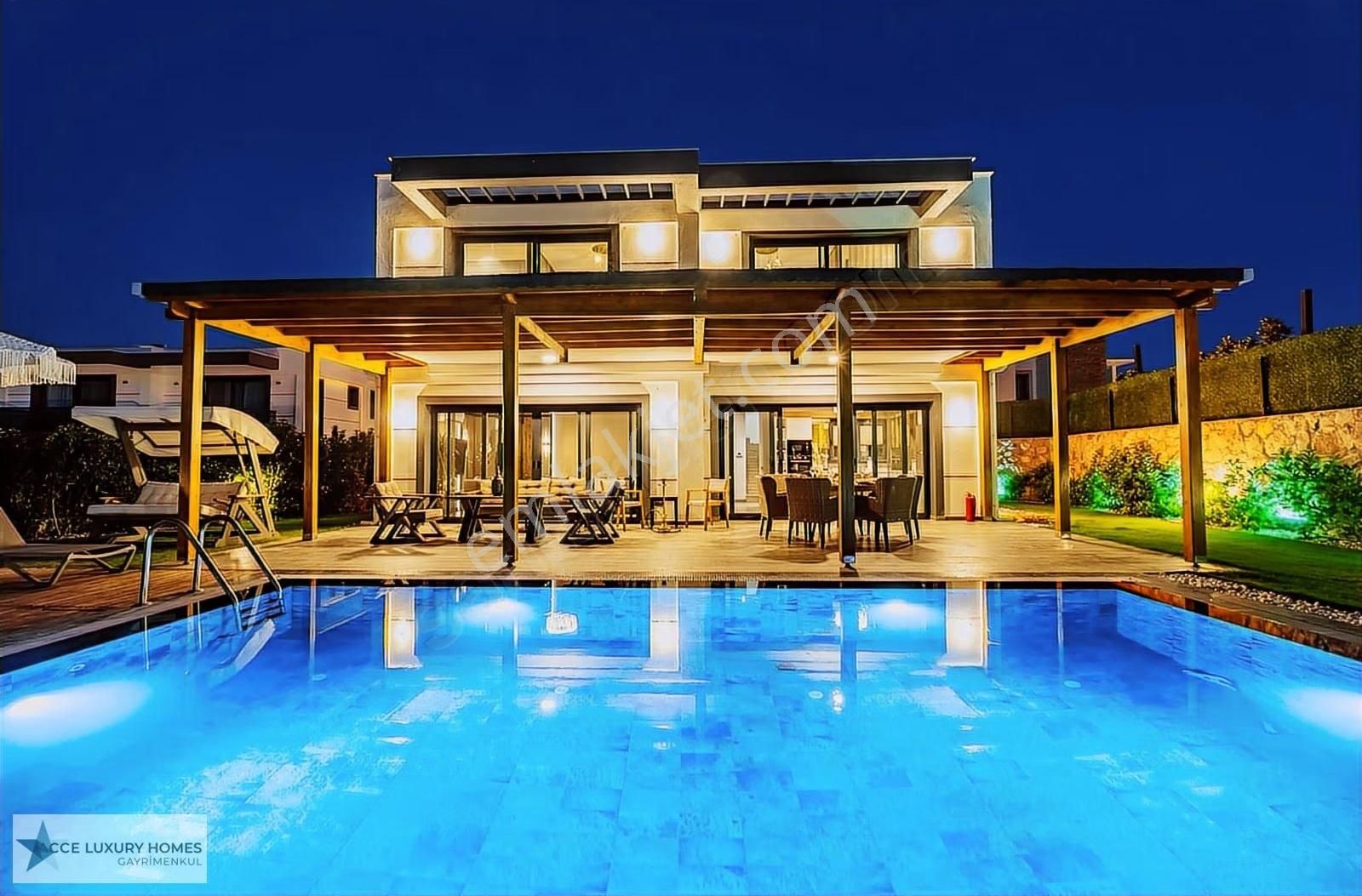 Yalıkavakta Özel Havuzlu Lüks Villa Marina Yakını