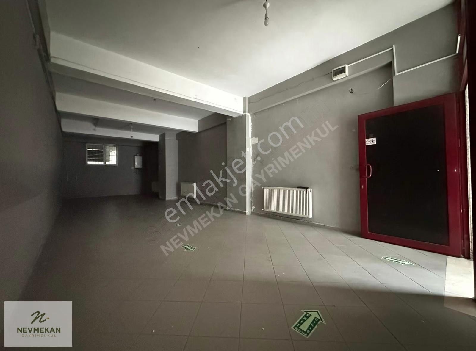 Nevmekan Gayrimenkul'den Y.giriş Bakımlı 100m2 Kiralık Dükkan